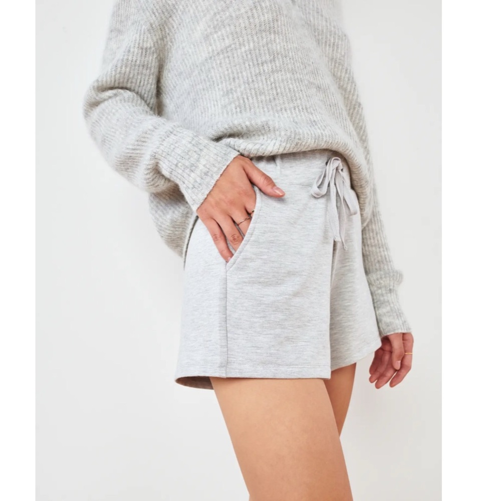 Quince Women’s SuperSoft Fleece Lounge Shorts in Heather Gray Size Medium - Picture 5 of 16